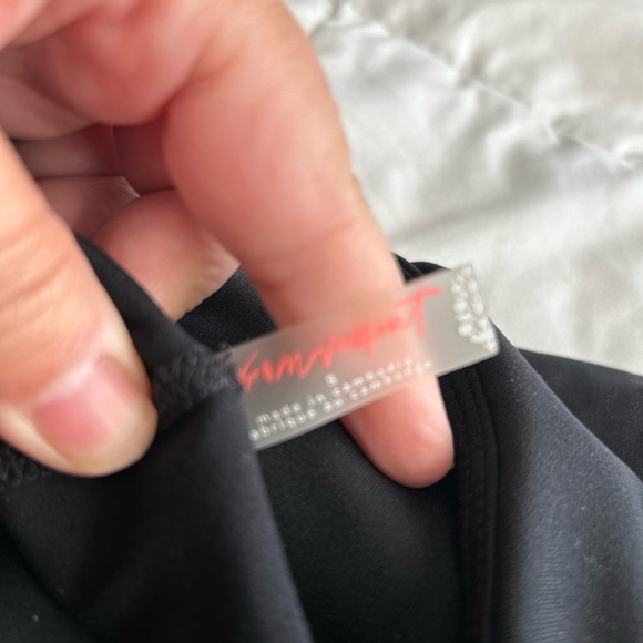 Free Movement Cropped Women’s Leggings Black- Knot at Ankle - Picture 2 of 9